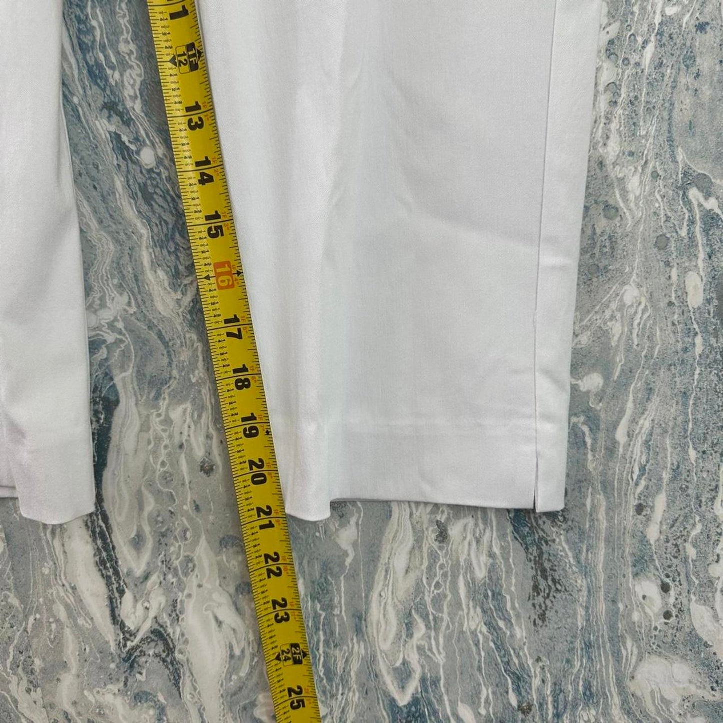 Minimalist White Cropped Pants (8)