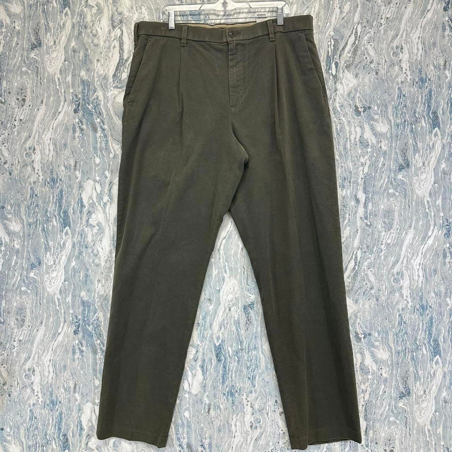 Minimalist Banana Republic Green Khaki Trouser Pants (38)