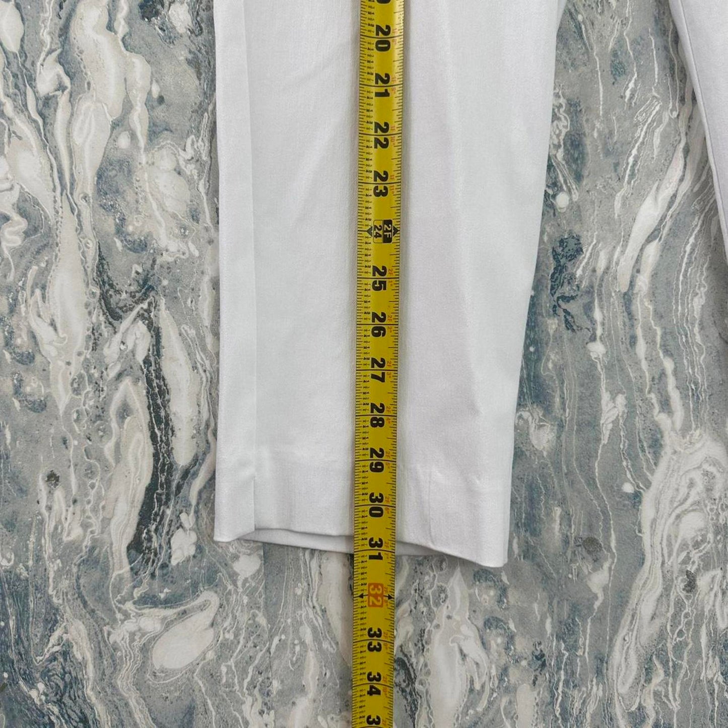 Minimalist White Cropped Pants (8)