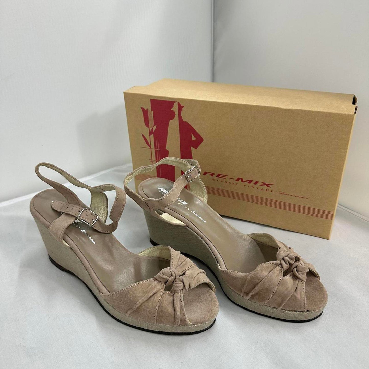 Vintage Style Tan Peep-Toe Wedge Sandals (10)