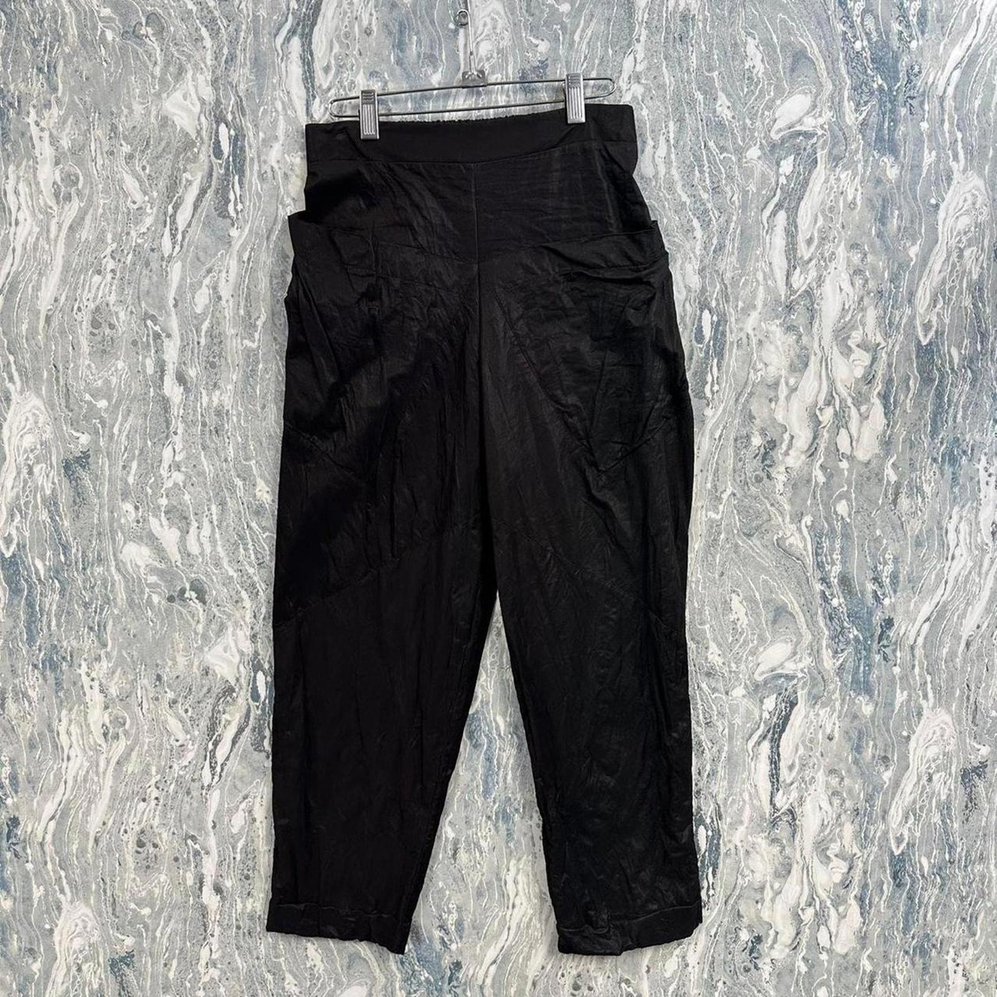 Indie black crinkle parachute pants (M)