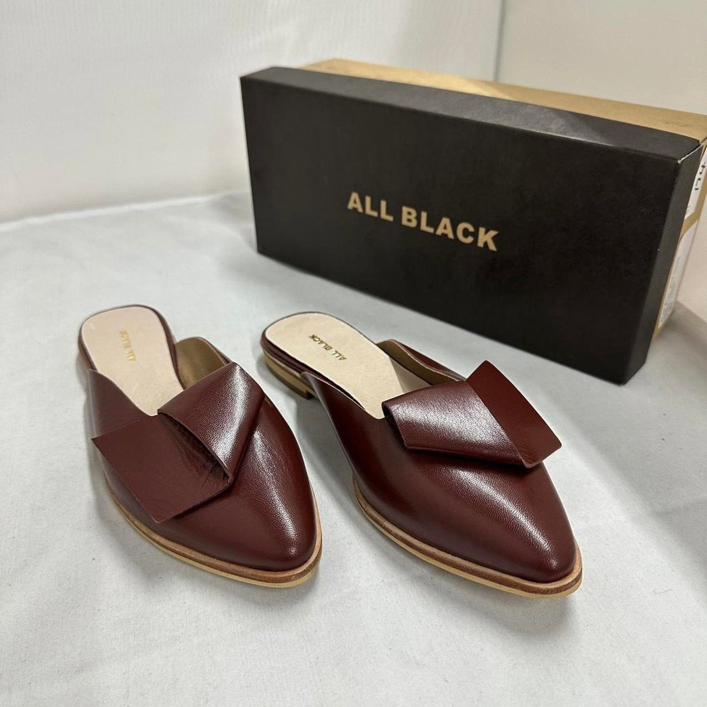 Contemporary Chic Wine Red Leather Half Bow Sandals (6.5)