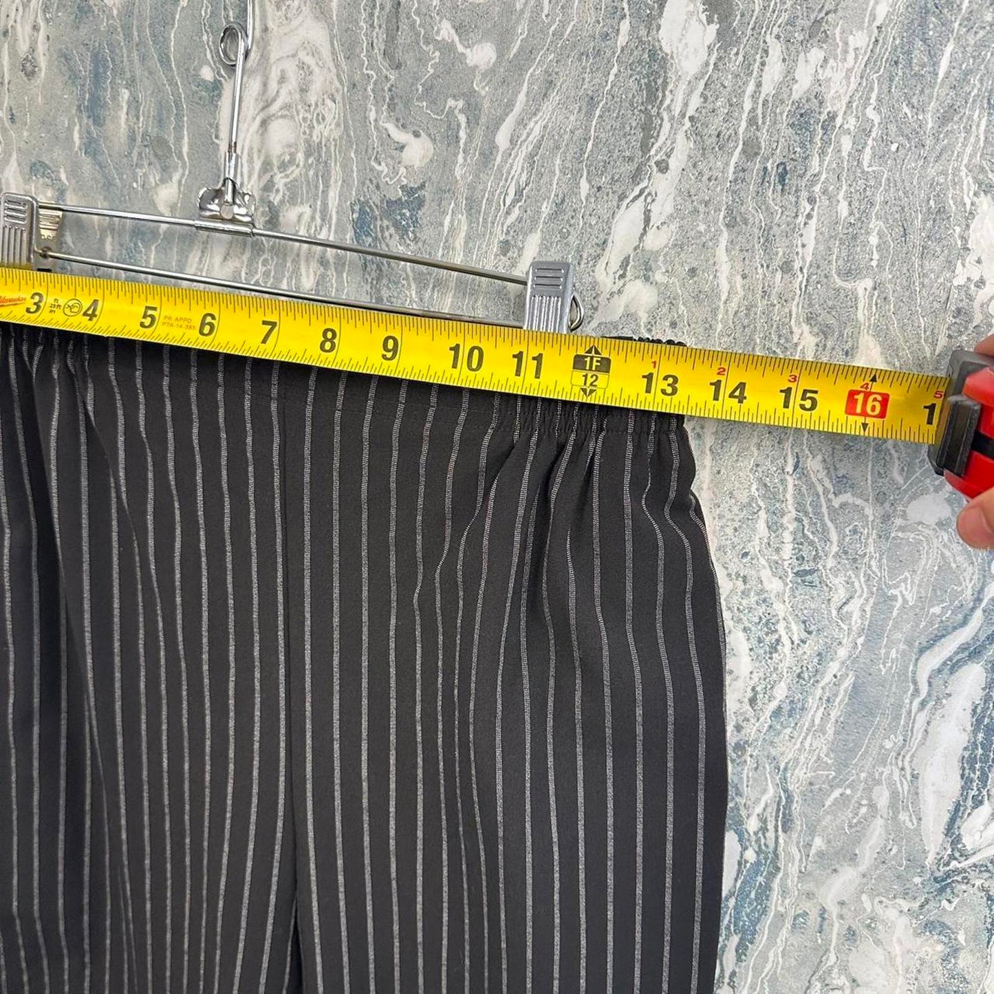 Minimalist black & white pin striped straight pants (S)