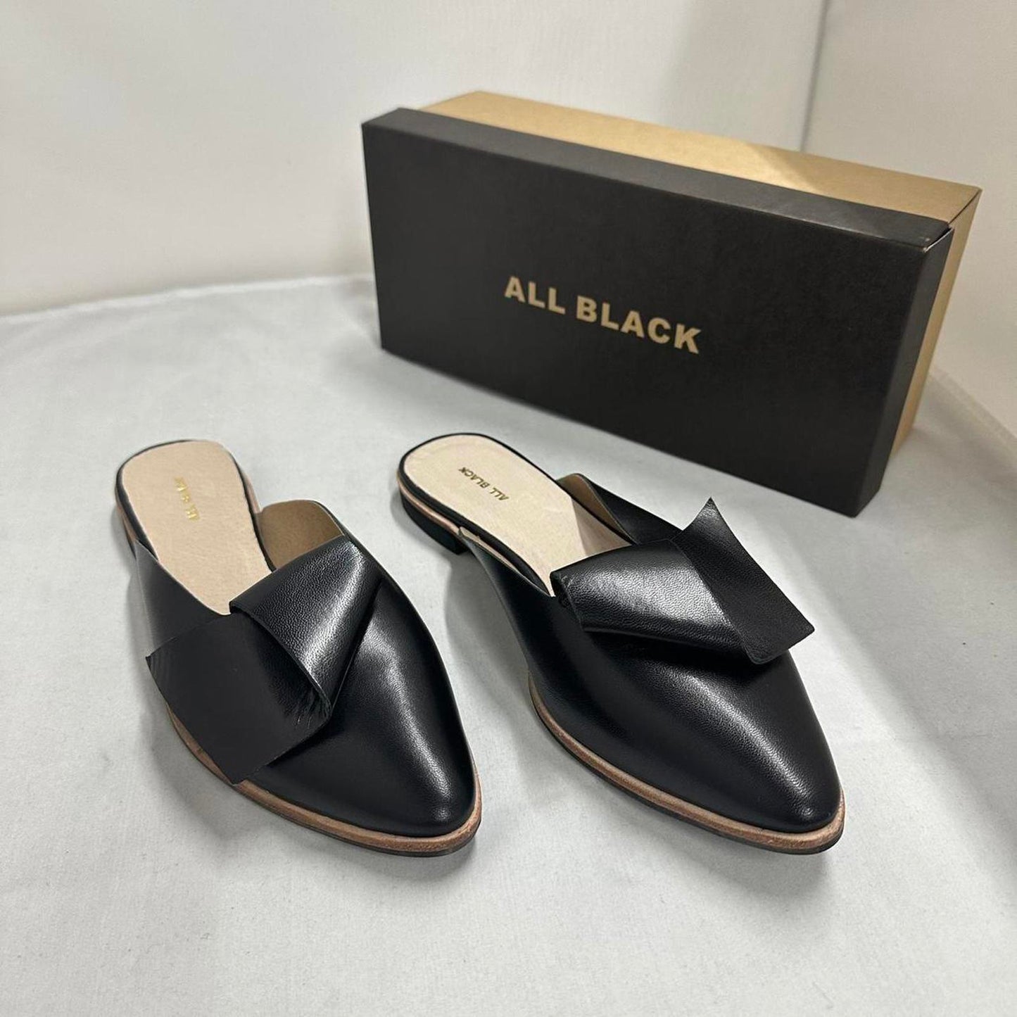Contemporary Chic Black Leather Half Bow Mule Slides (10.5)