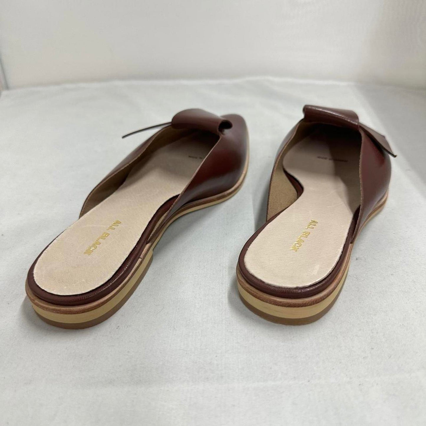 Contemporary Chic Wine Red Leather Half Bow Sandals (6.5)