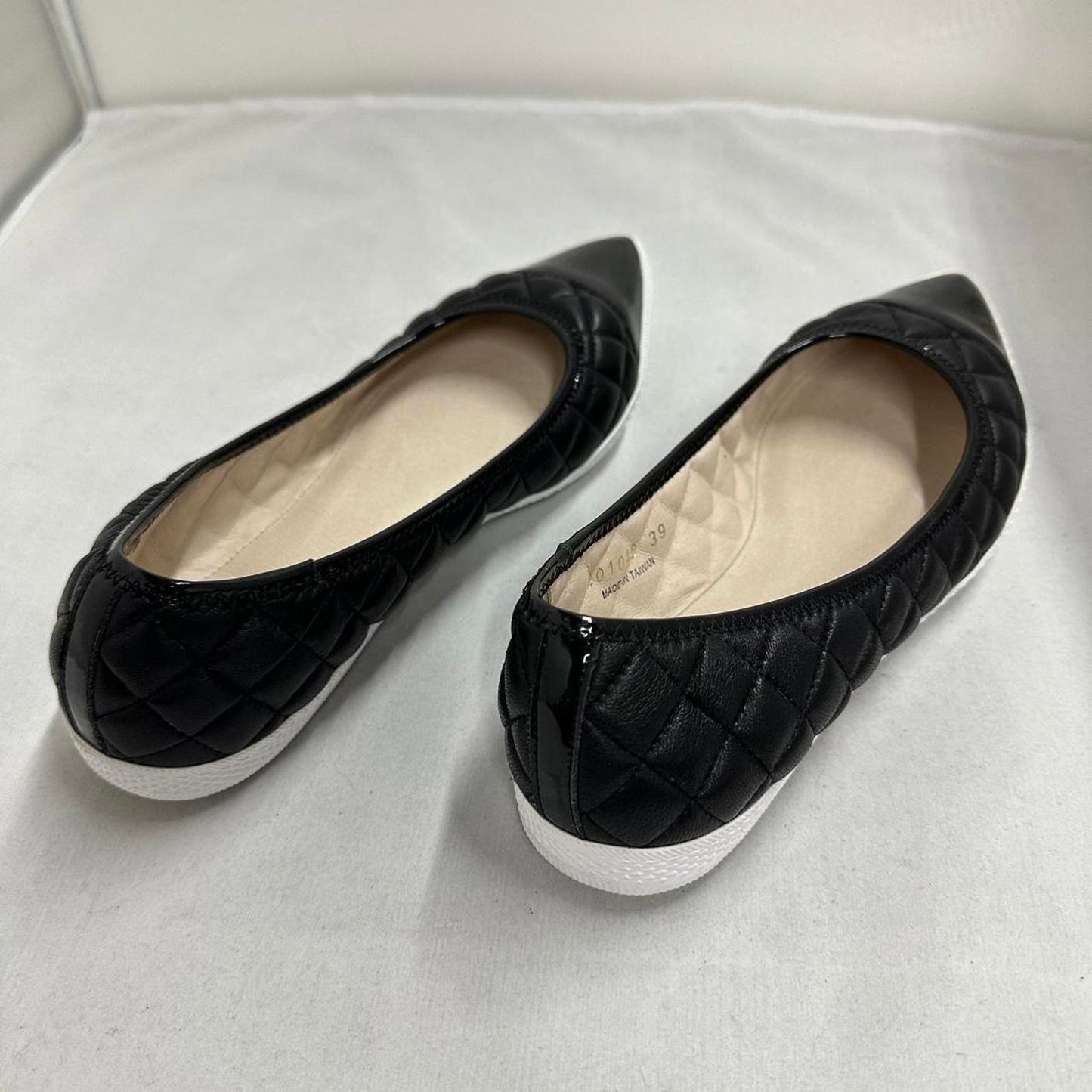 Sleek Black Quilted Sneakers (39)