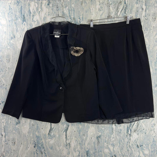Classic Vintage Black Women's Skirt Suit (14)