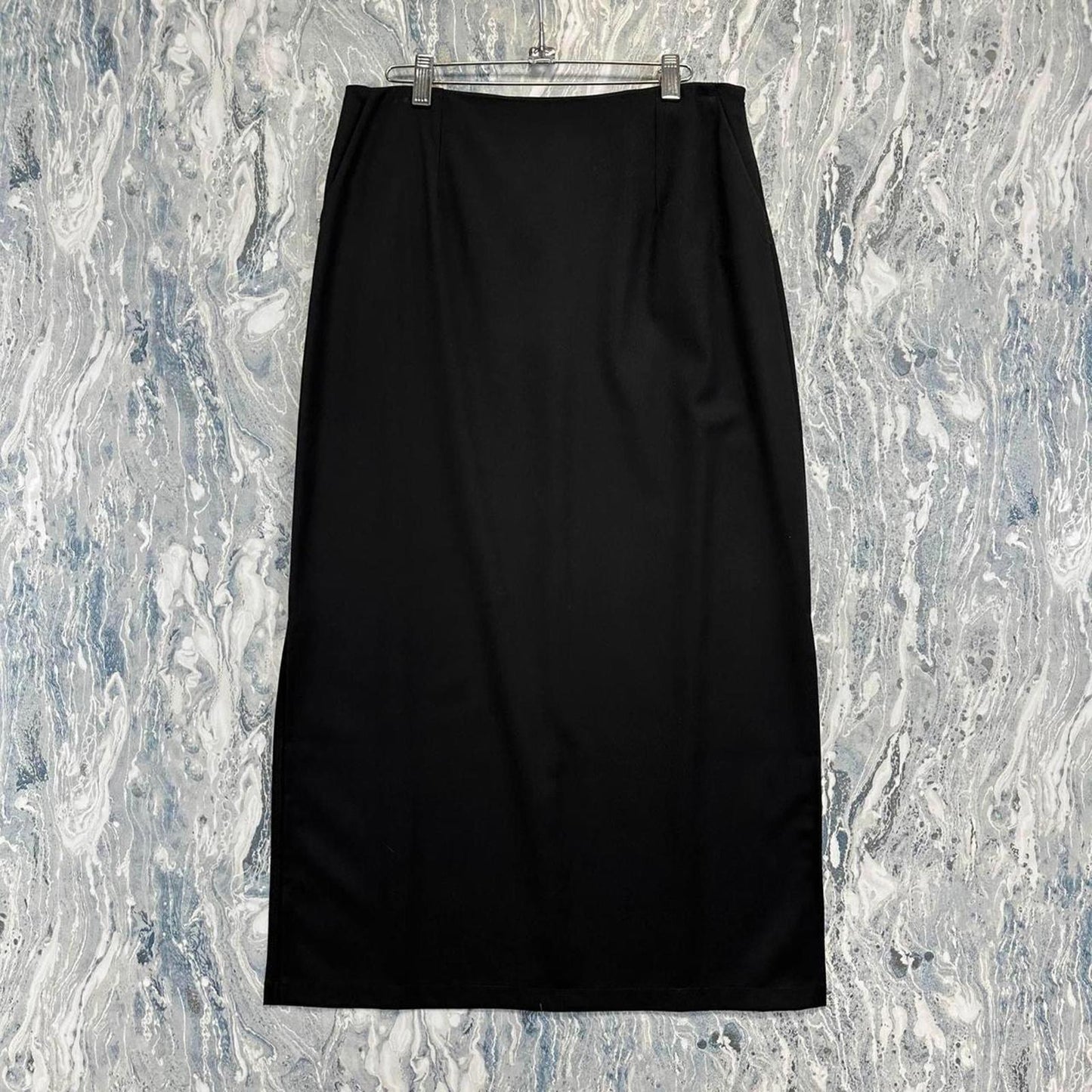 Black High-Waisted Maxi Skirt (L)