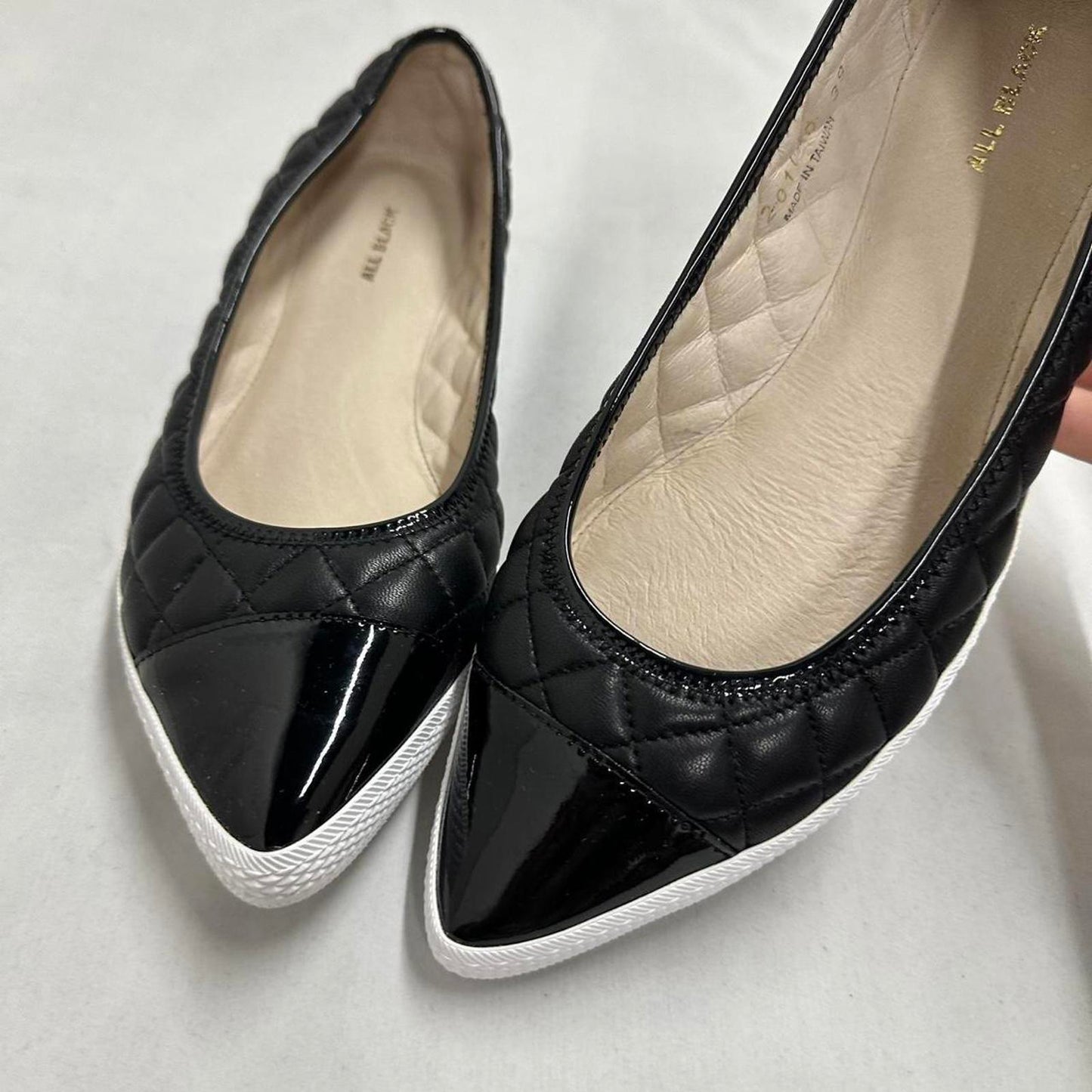 Sleek Black Quilted Sneakers (39)