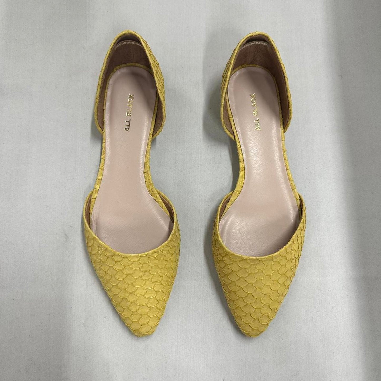 Designer Minimalist Yellow Fish Scale Flats (38.5)