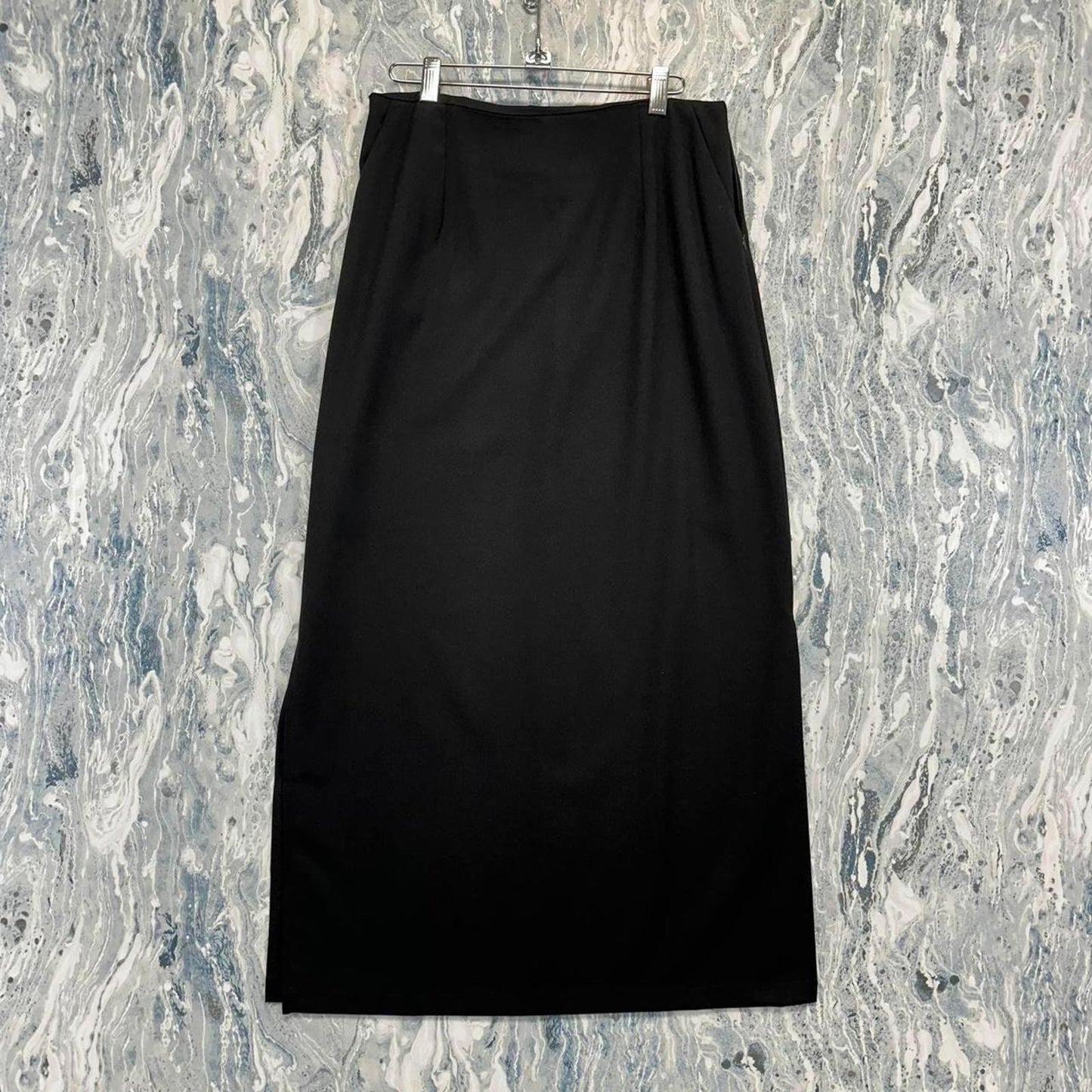Black High-Waisted Midi Skirt (M)
