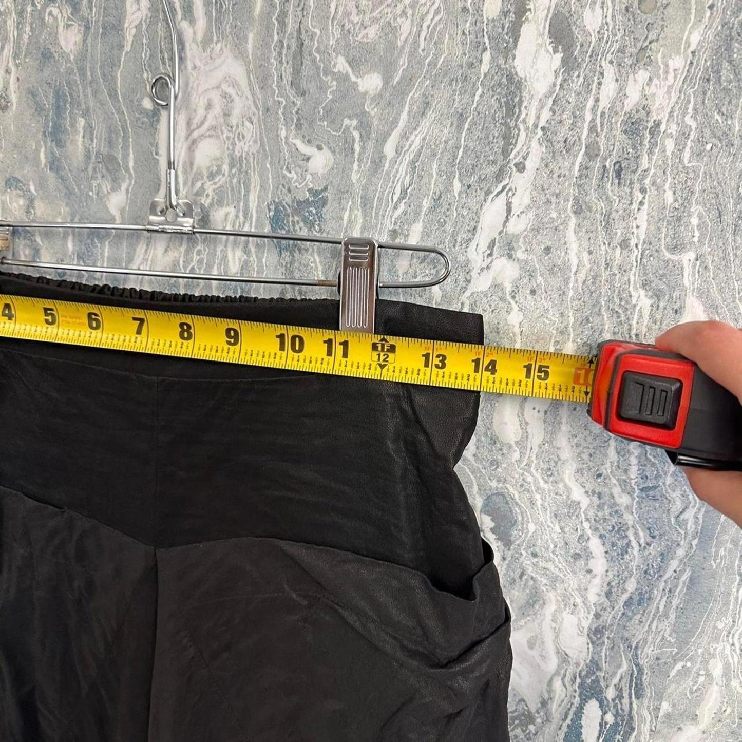 Indie black crinkle parachute pants (M)