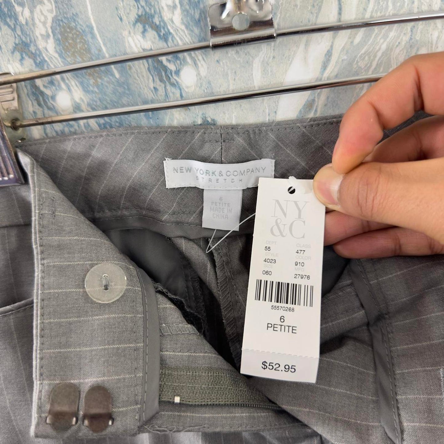 NEW YORK & COMPANY Classic Gray Pinstripe Women's Dress Pants Petite (6)