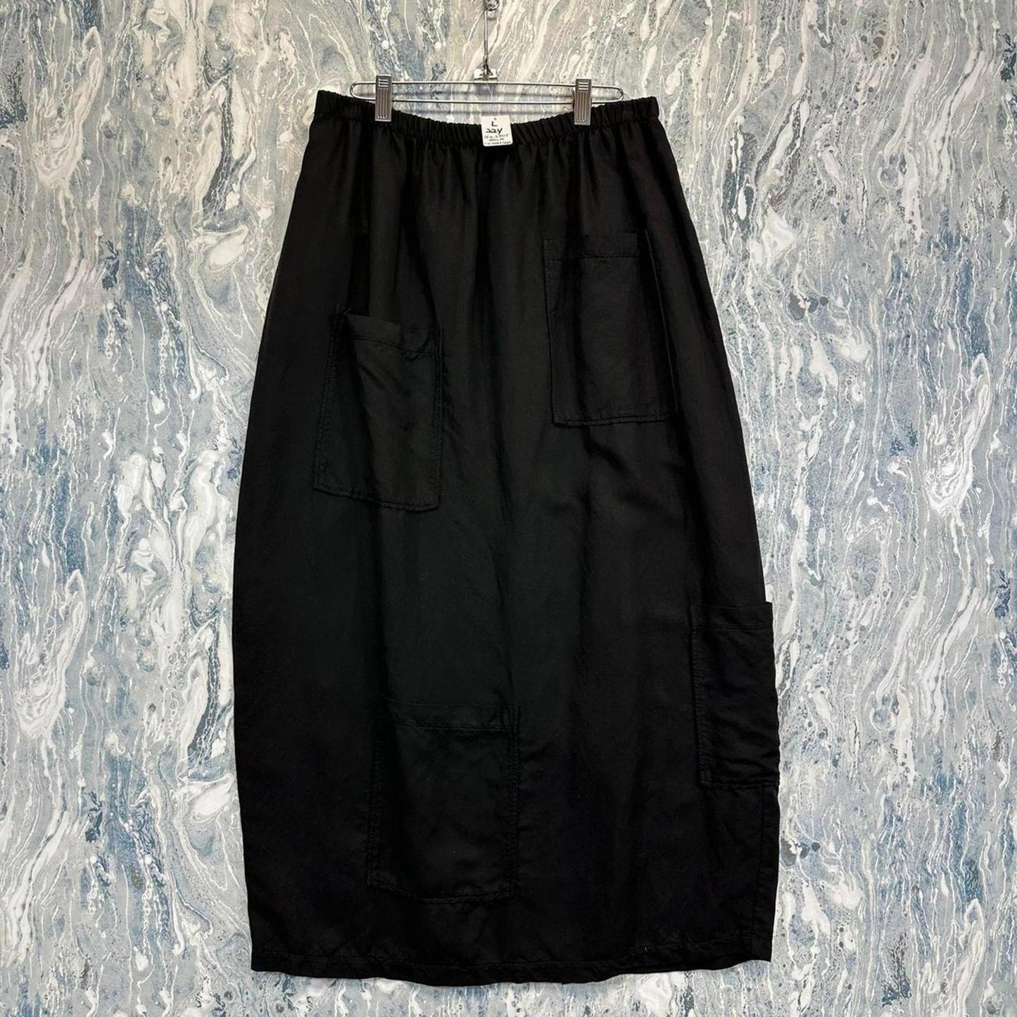 Minimalist Black Pocket Skirt (L)