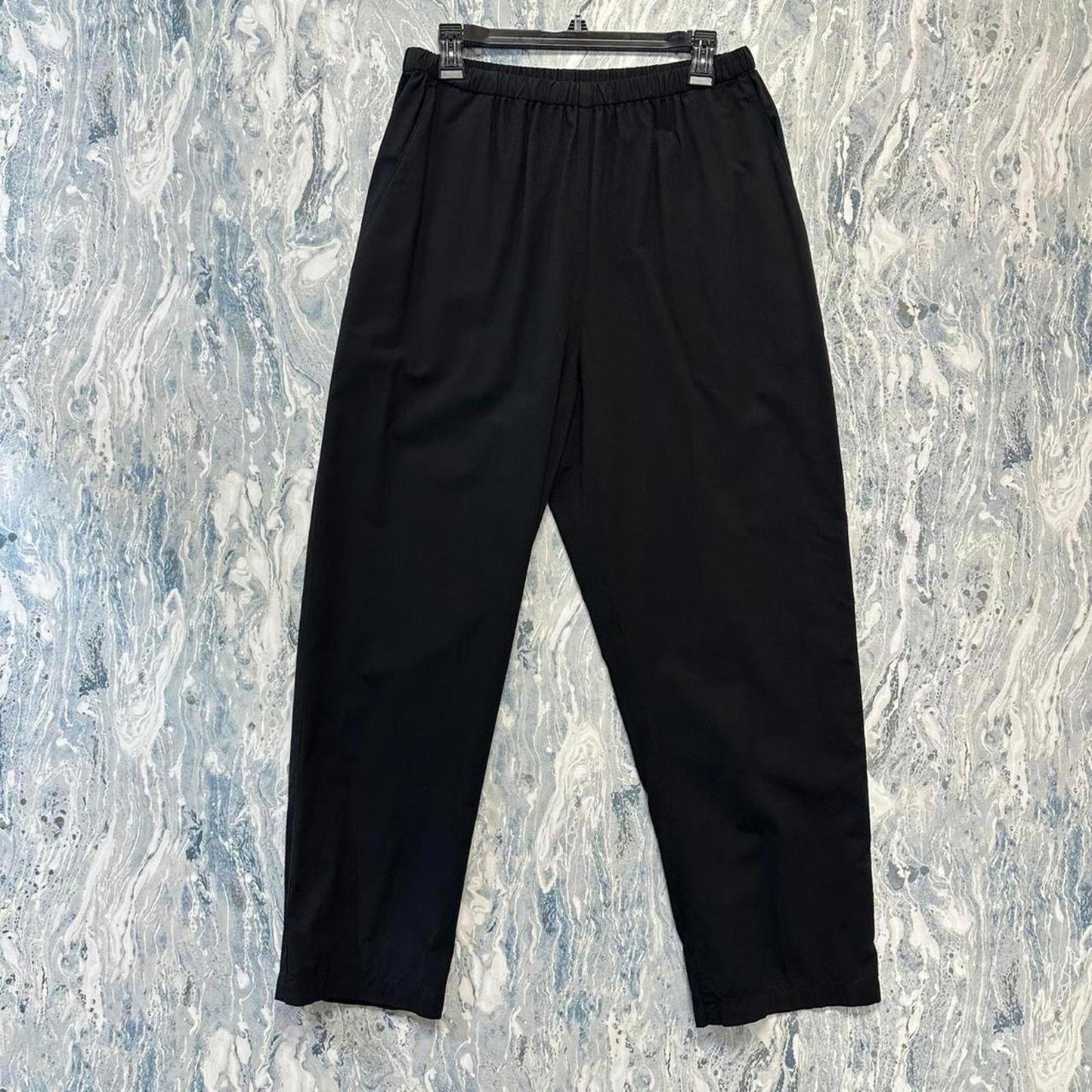 Minimalist slim black ankle pants (L)