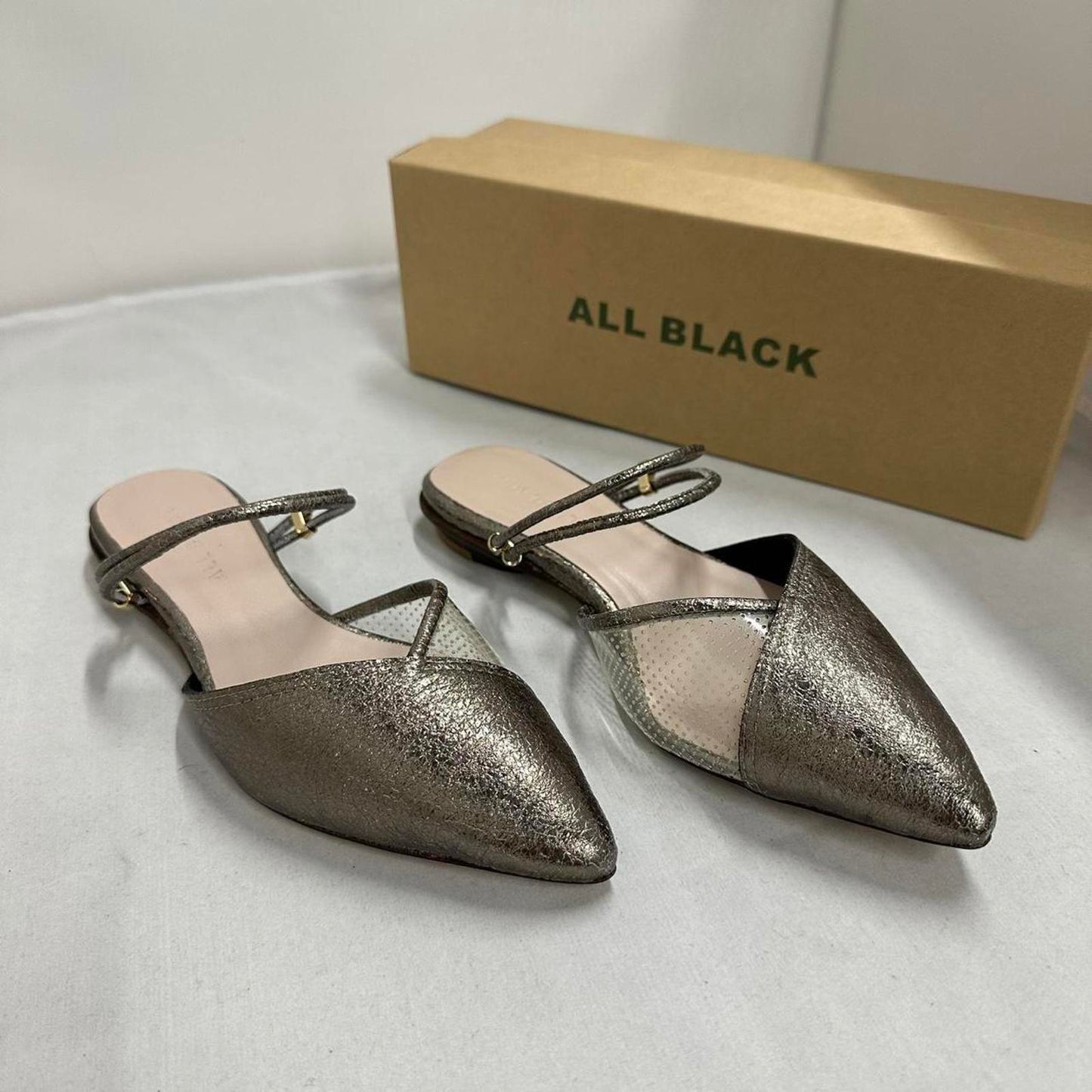 Elegant Metallic Pointed-Toe Flats (37)