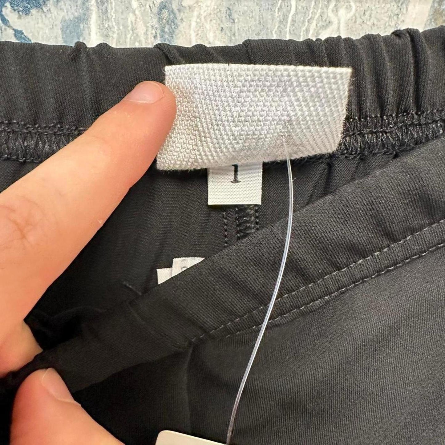 Minimalist basic slim black pants (1)