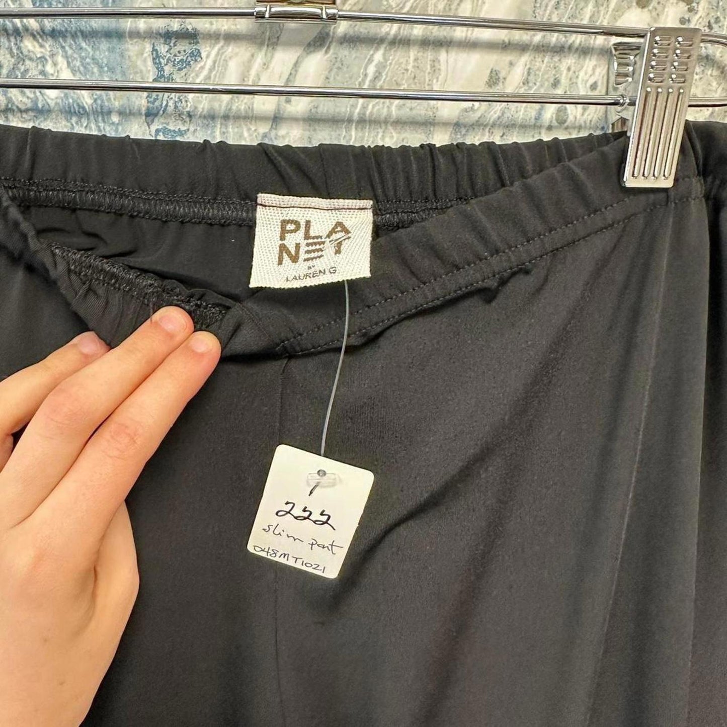 Minimalist basic slim black pants (1)