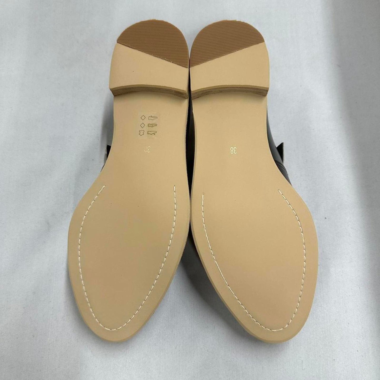 Designer Flatbow Cowman Black and Tan Loafers (38)