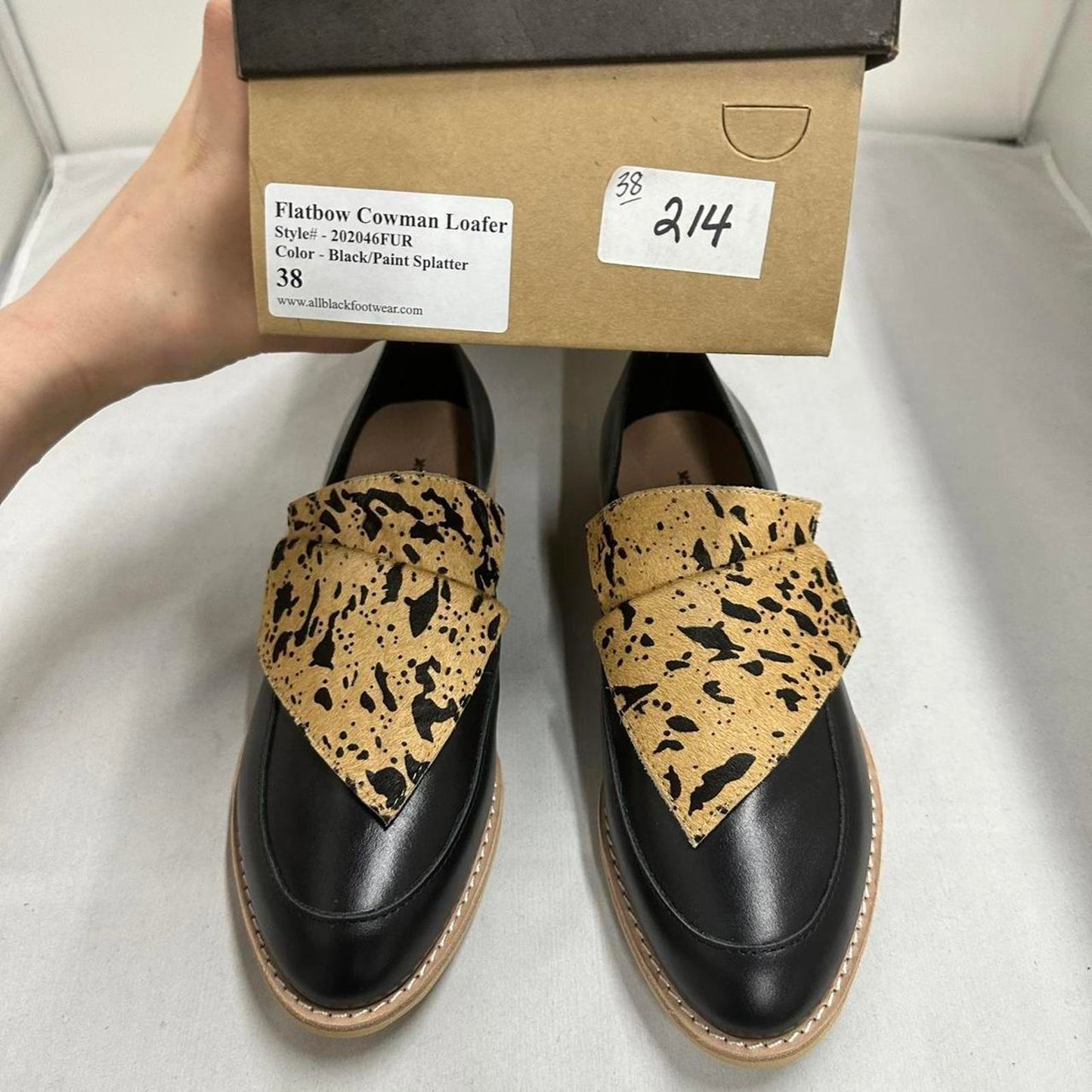 Chic Flatbow Cowman Black & Tan Loafers (38)