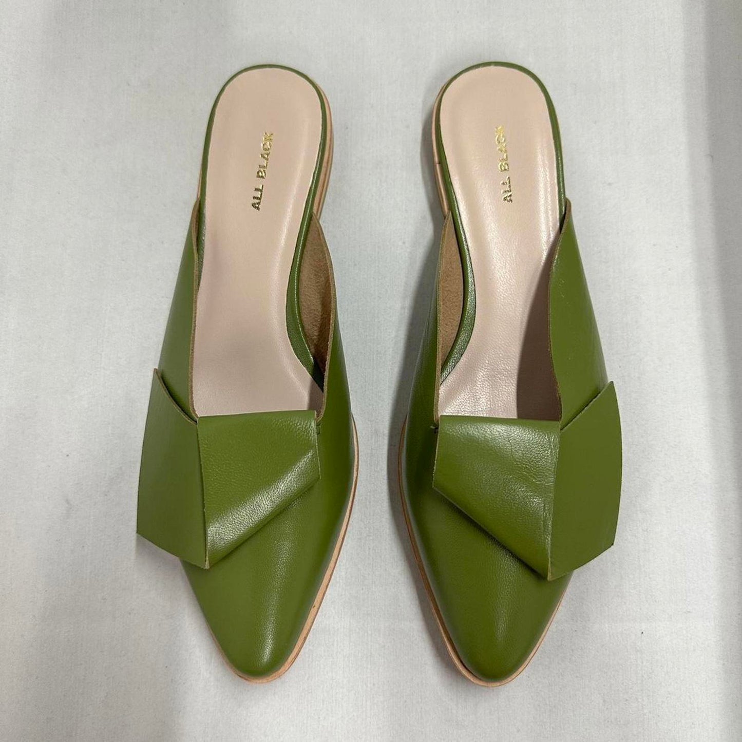 Contemporary Chic Olive Green Leather Half Bow Mule Sandals (8.5)