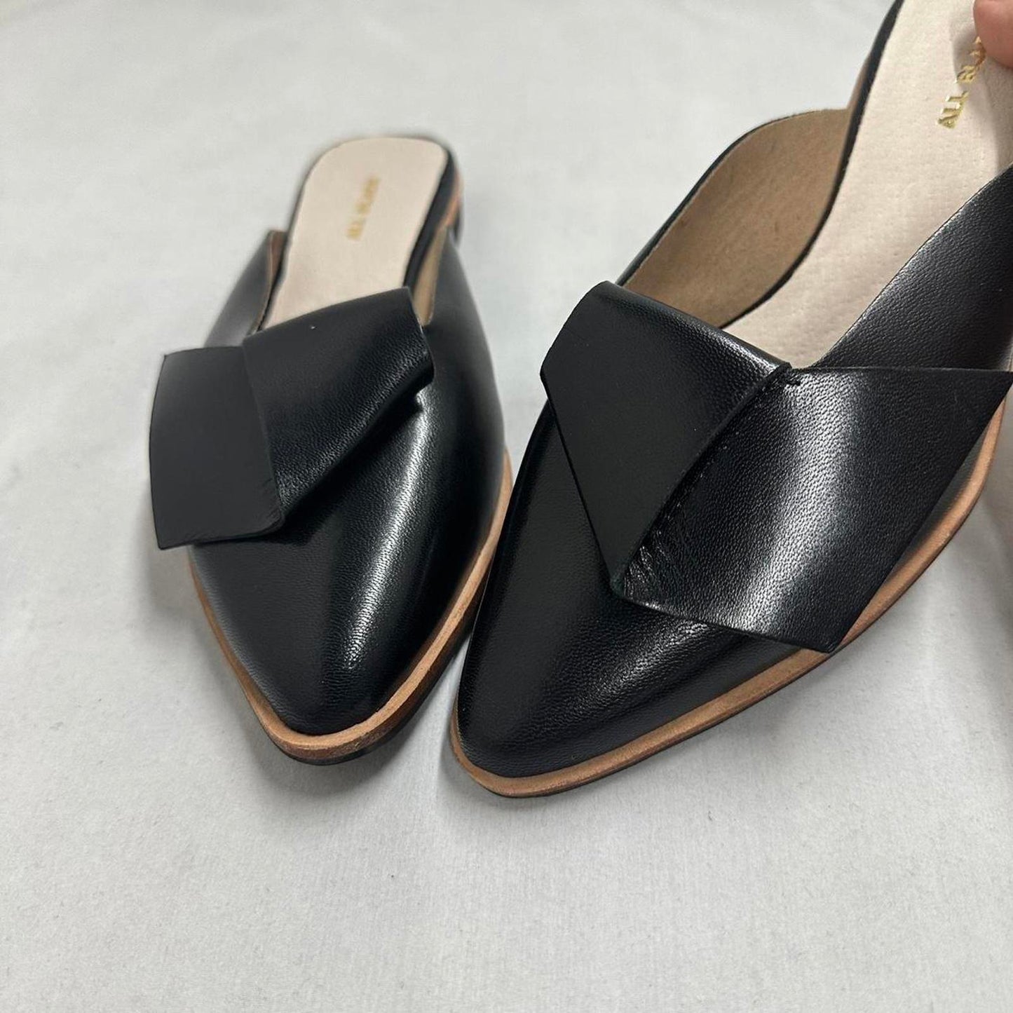 Contemporary Chic Black Leather Half Bow Mule Slides (5.5)