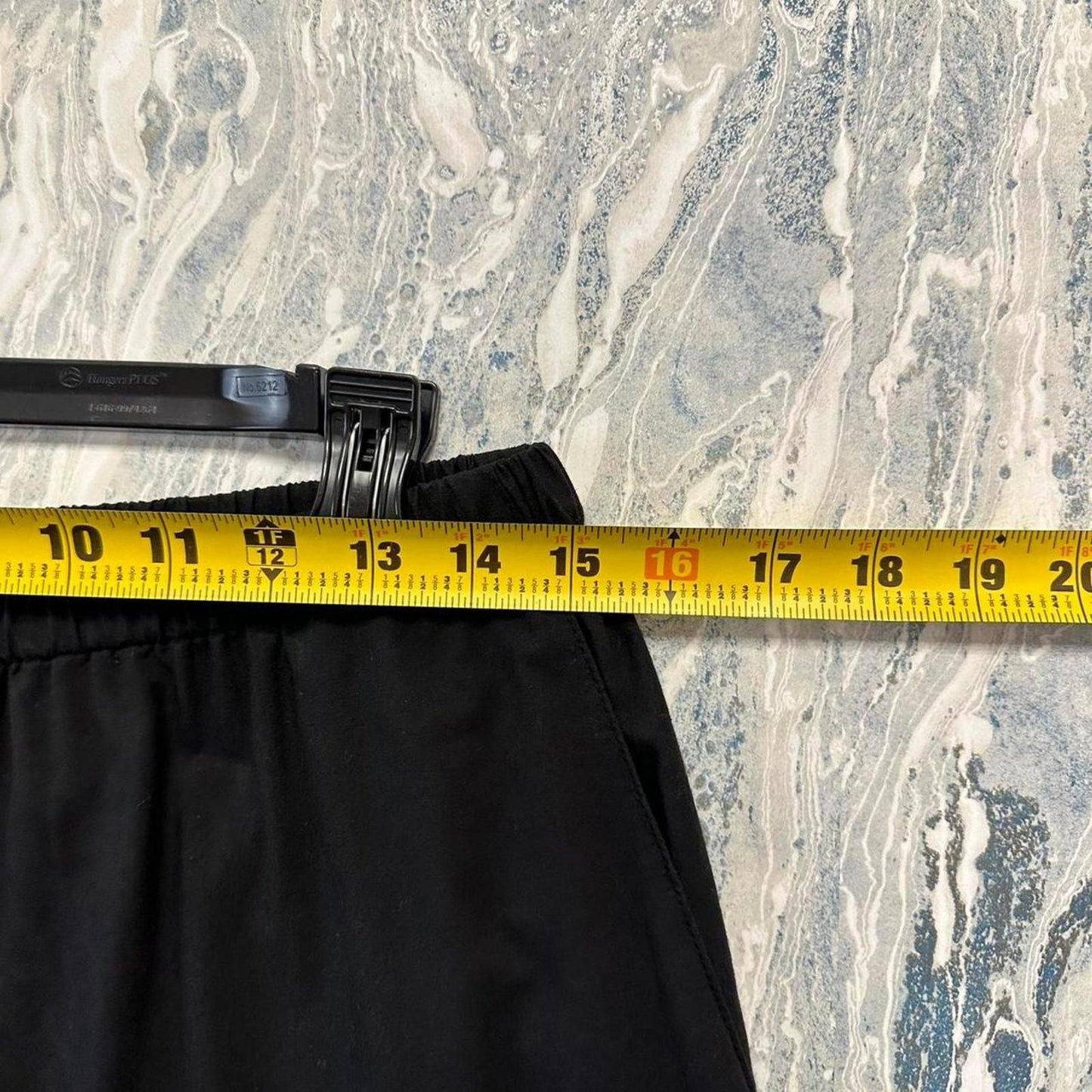 Minimalist slim black ankle pants (L)