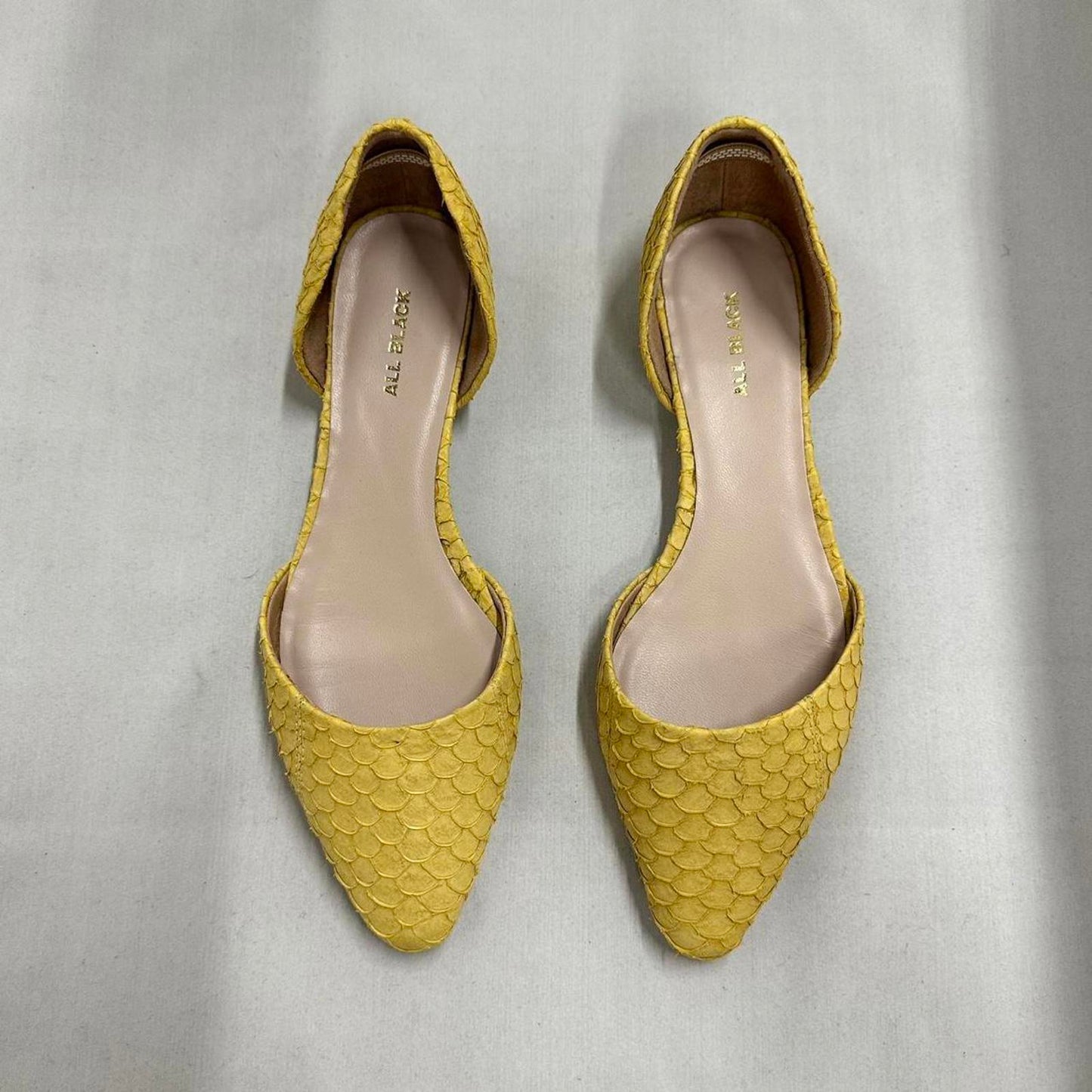 Designer Yellow Fish Scale Textured Flats (37)