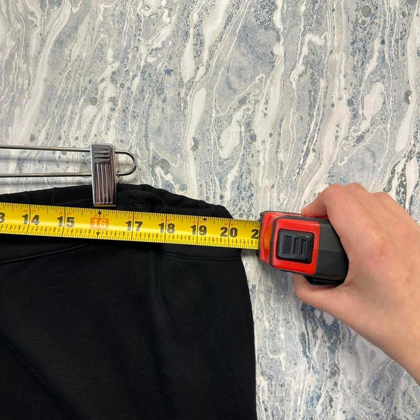 Minimalist basic black pants (2)