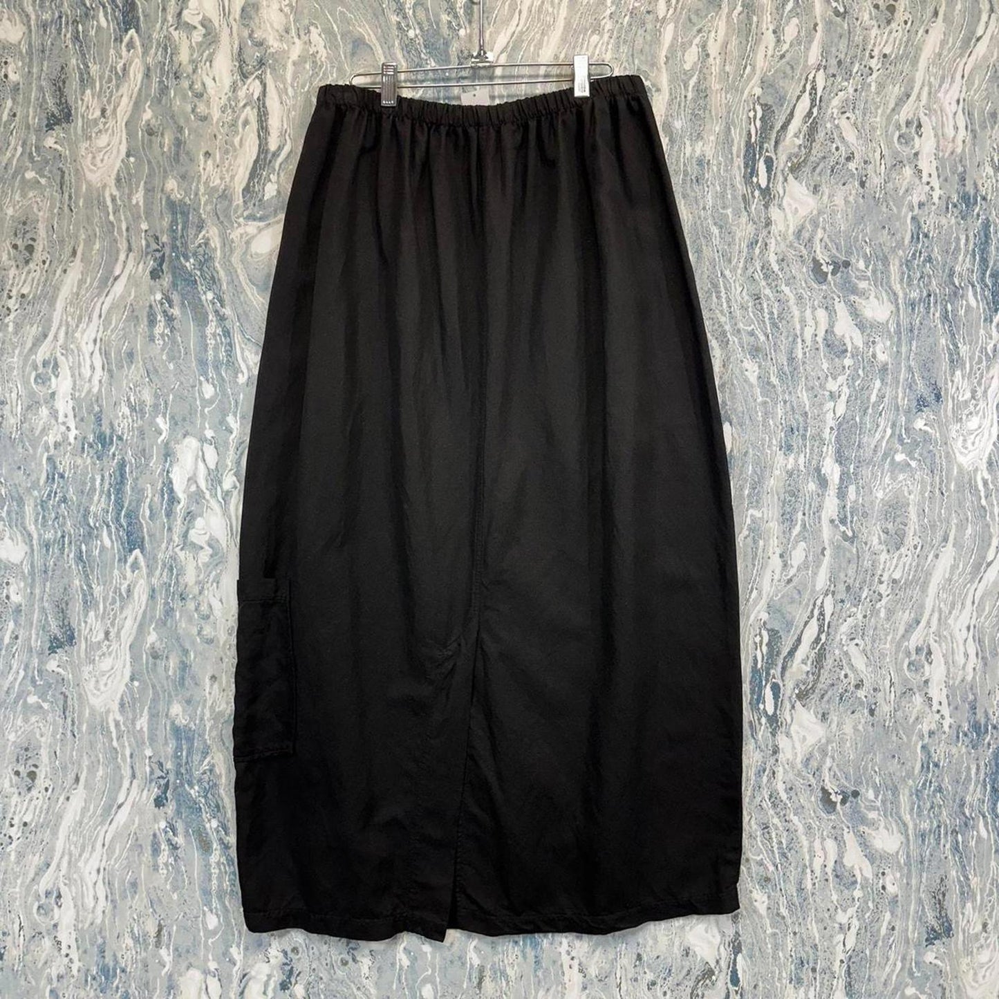 Minimalist Black Pocket Skirt (L)