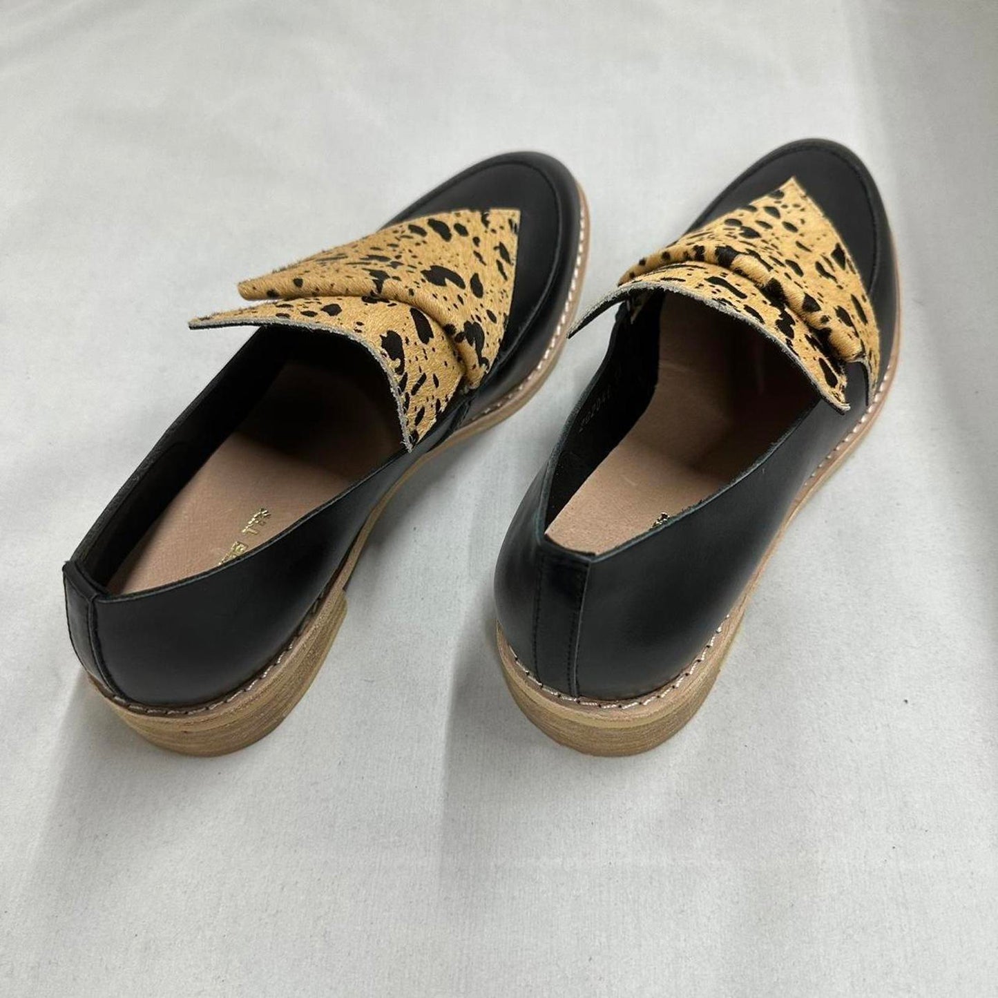 Designer Flatbow Cowman Black and Tan Loafers (38)