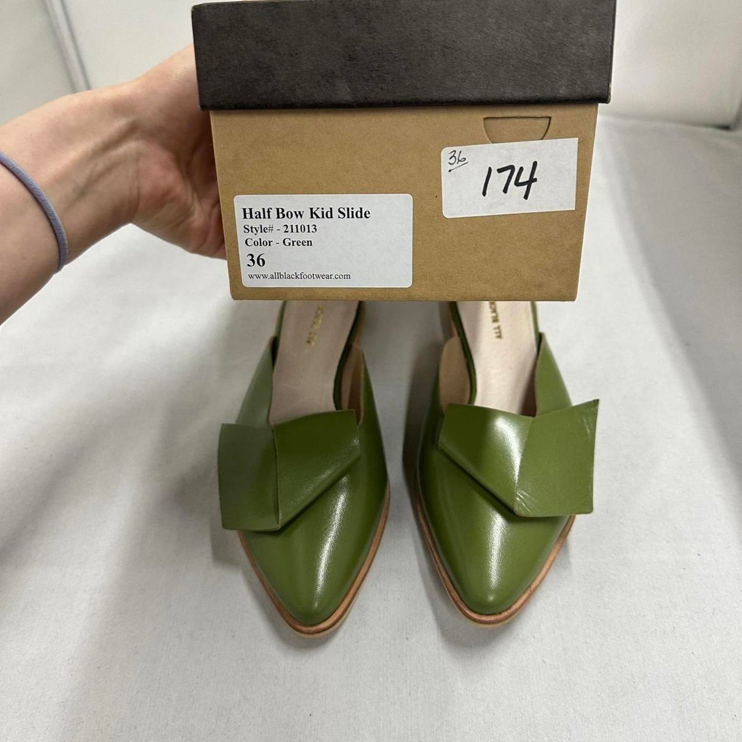 Contemporary Green Leather Slip-On Half Bow Mules (36)