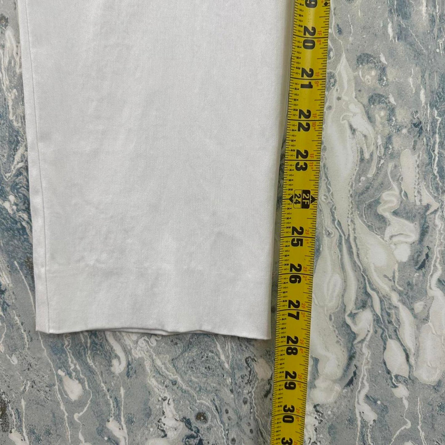 Minimalist White Straight-Leg Pants (14)