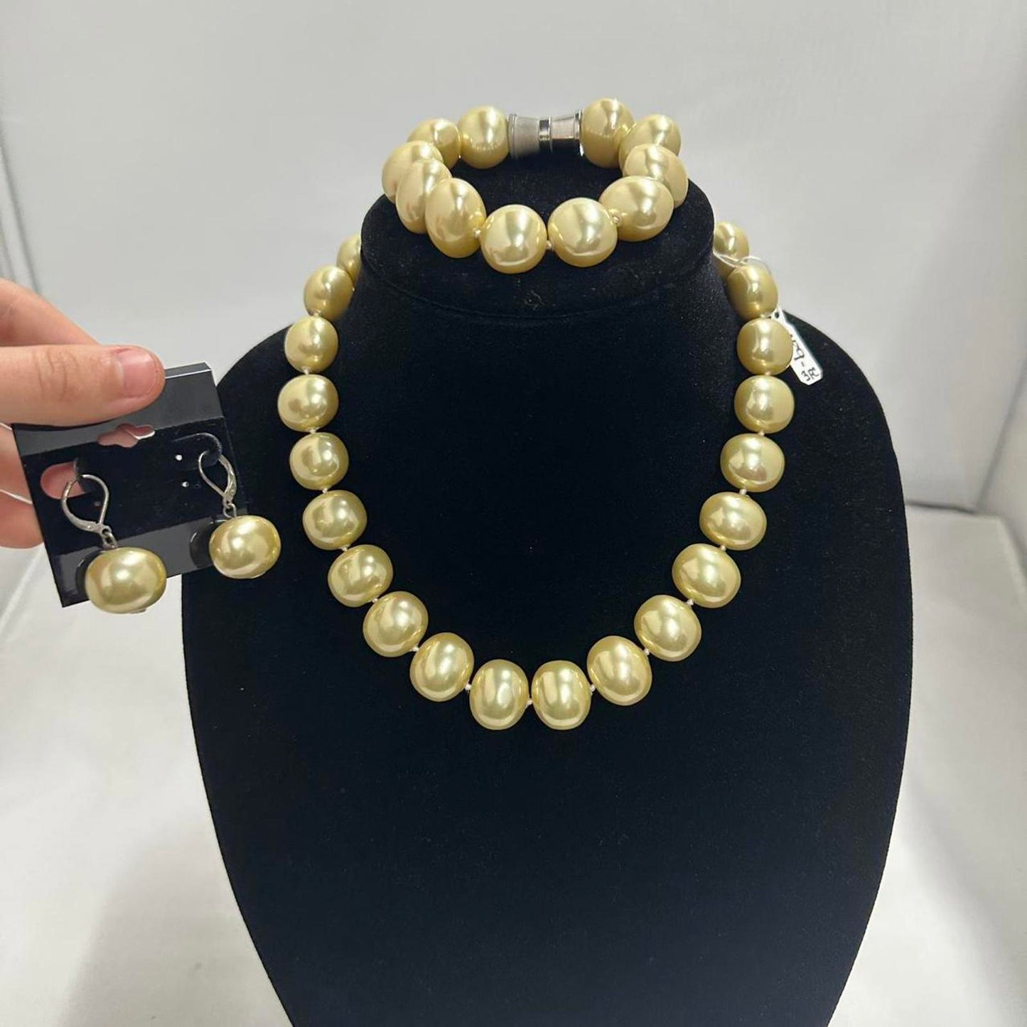 Women's Cream Jewellery